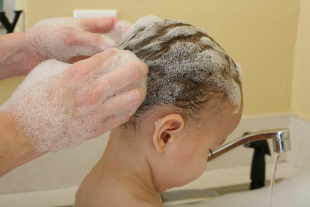 头发清洗图片下载