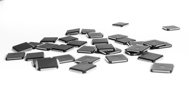 稀疏的CPU微控制器在白色背景图片下载