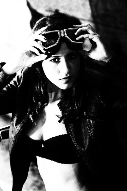 摩托车的女孩图片下载