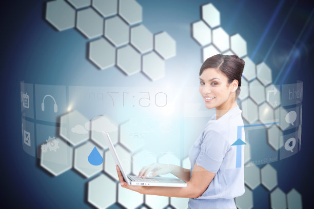 快乐的女商人使用带界面的笔记本电脑图片下载