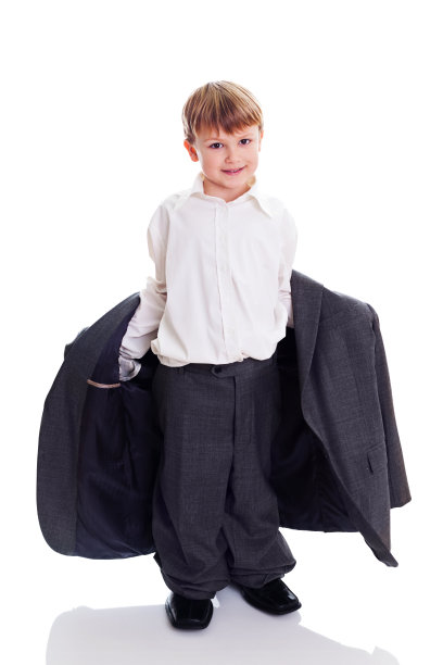小男孩打扮成商人的样子图片下载