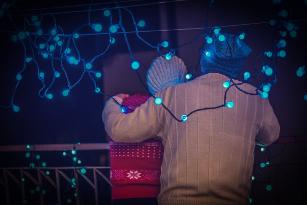 成熟的情侣在圣诞之夜图片下载