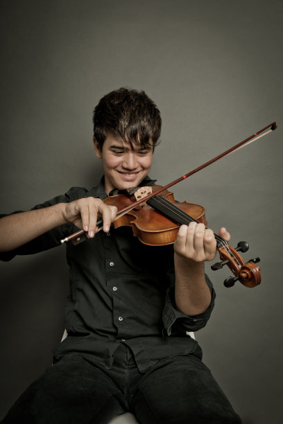 年轻有才华的图片下载