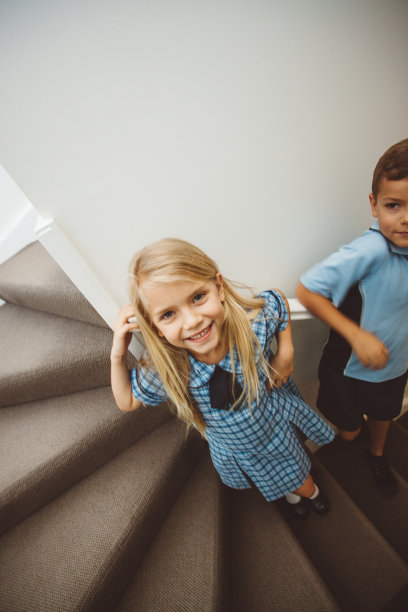 穿着学校图片下载