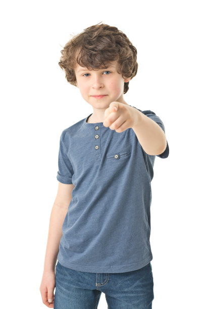 8岁男孩的全身画像图片下载