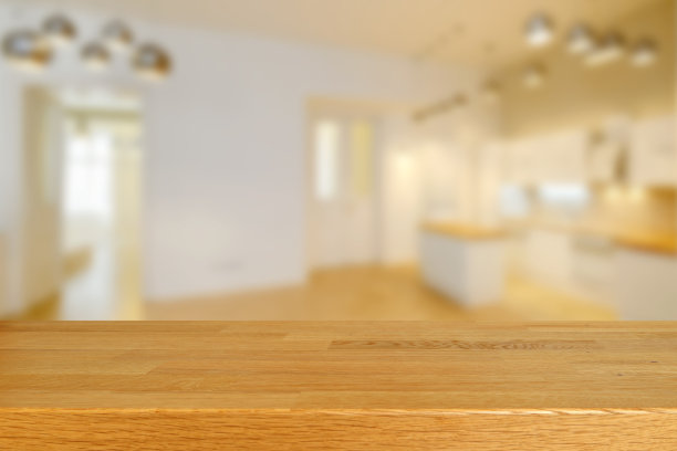 带有模糊厨房背景的木桌图片下载