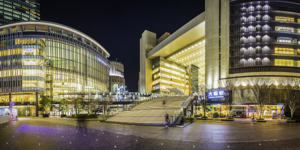 大阪灯火通明，购物商场，城市广场，夜生活，日本全景图片下载