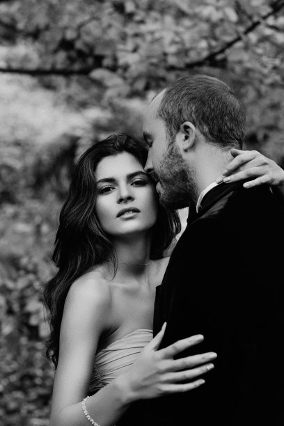 两个相爱的人图片下载