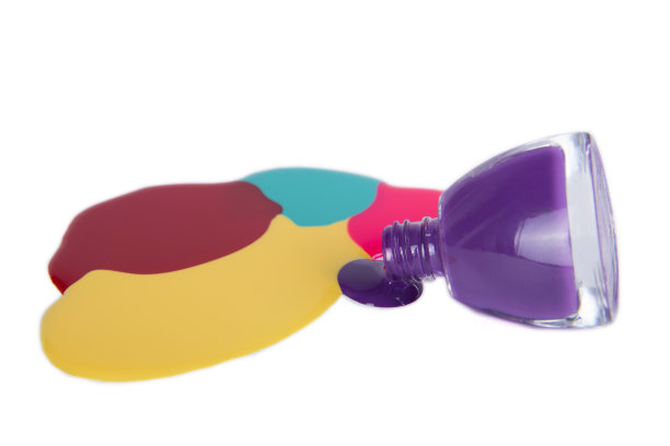 溅出紫色指甲油图片下载