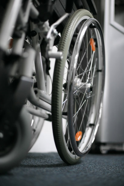 黑色折叠轮椅图片下载