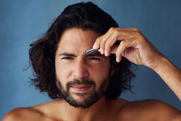 使他的眉毛轮廓分明图片下载