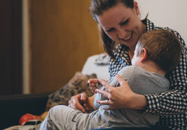 妈妈和儿子……图片下载