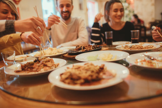 在中国餐馆用餐图片下载