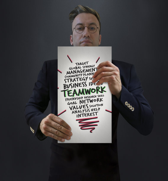 展示团队新理念的天才商人图片下载