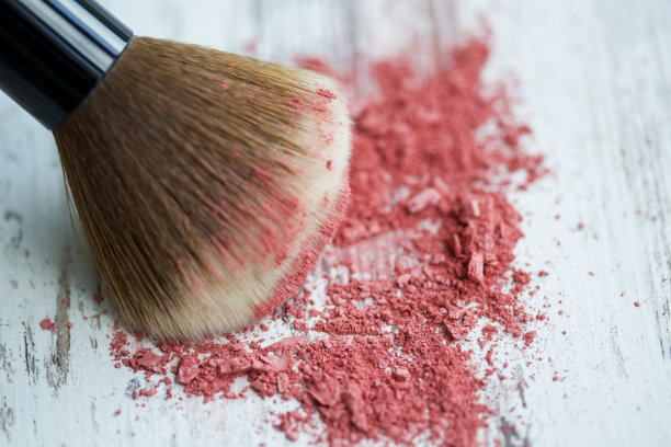 粉底眼影和化妆刷图片下载