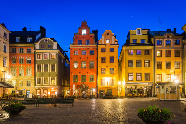 斯德哥尔摩Stortorget充满活力的别墅餐厅格拉斯坦照亮夜晚瑞典图片下载