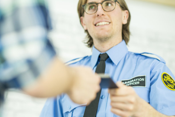 友好的移民官员素材图片