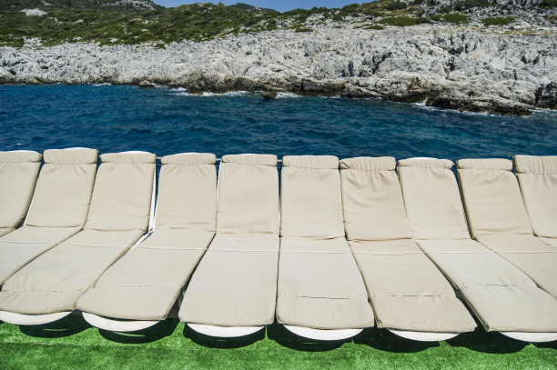 观光船上的躺椅图片下载