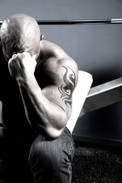 在健身中心休息图片下载