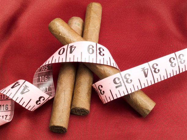 饮食或吸烟?图片下载