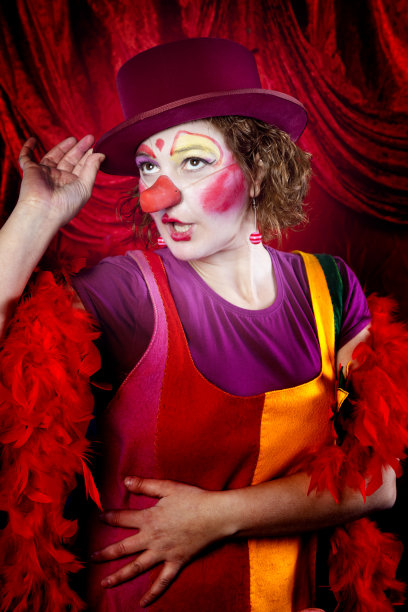 歌舞表演的小丑图片下载