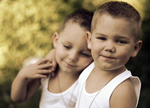 保护弟弟图片下载