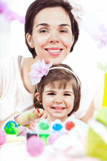 画复活节彩蛋很有趣!图片下载