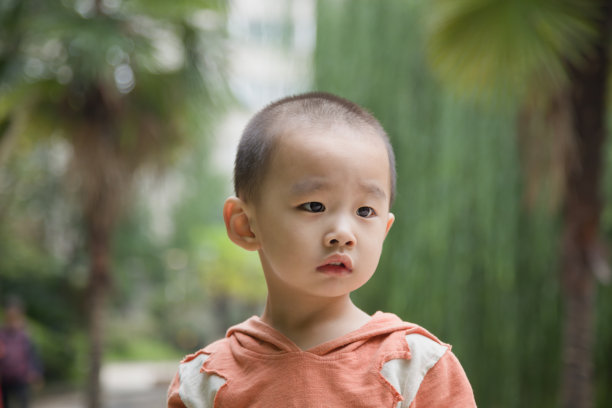 亚洲男人的孩子图片下载