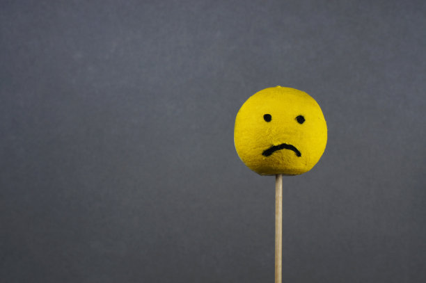 坐在笑脸图片下载