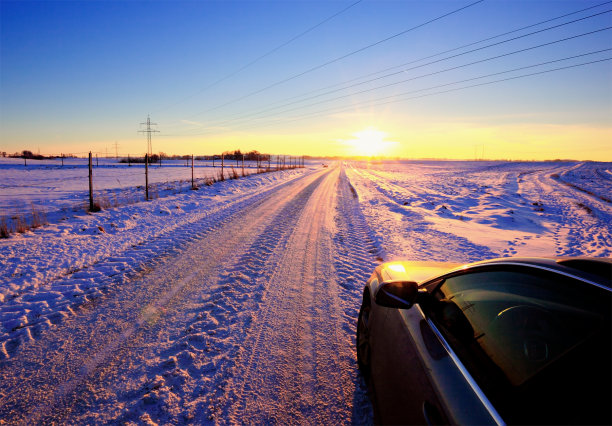 冬季乡村的现代生活图片下载