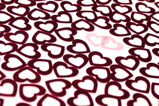 一群红心的粉心夫妇图片下载