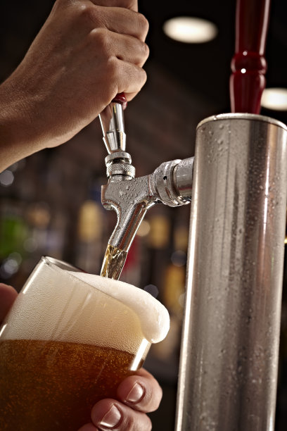 啤酒龙头和品脱图片下载