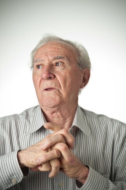 善于思考的长者图片下载