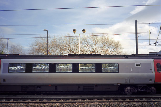 火车站里的火车图片下载
