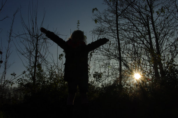 快乐的女孩图片下载