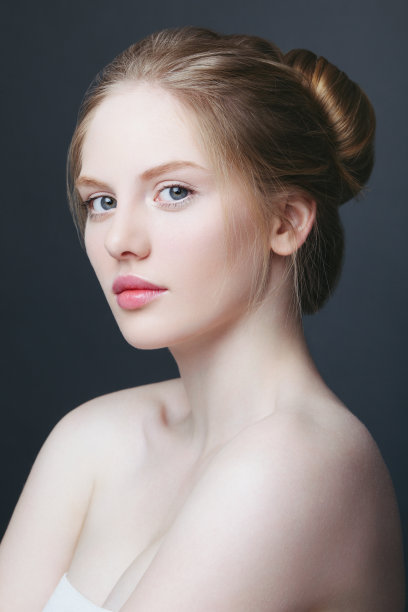 自然的女人图片下载