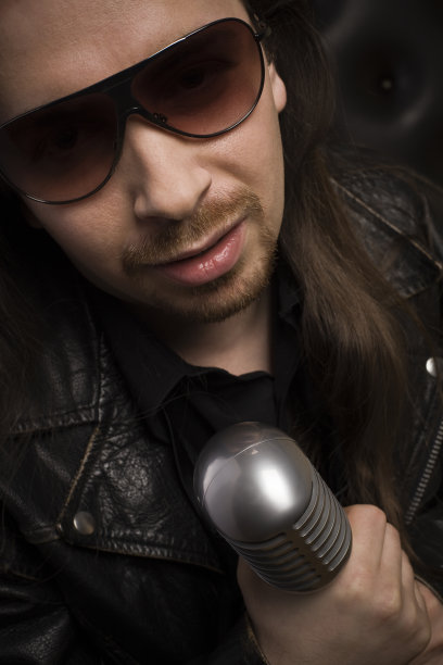 重金属的歌手图片下载