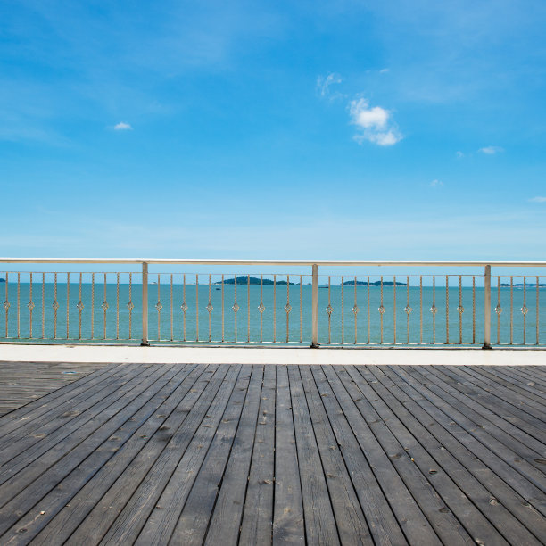 海边的木头平台图片下载