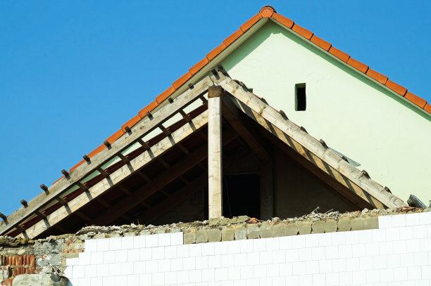 毁了房子的屋顶图片下载