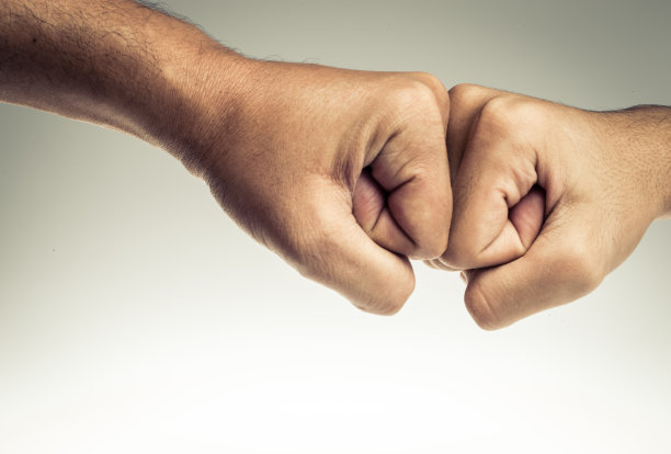 拳头撞素材图片