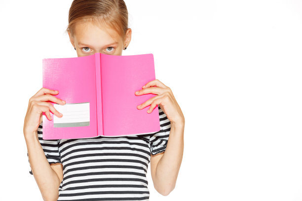 有抄写本的漂亮女孩图片下载