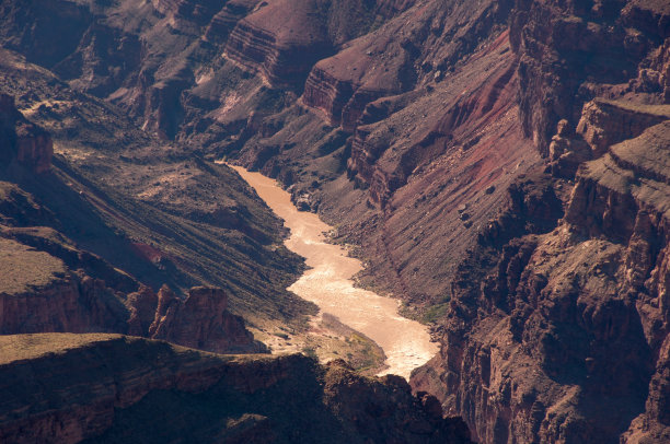 科罗拉多大峡谷泥泞的河水图片下载