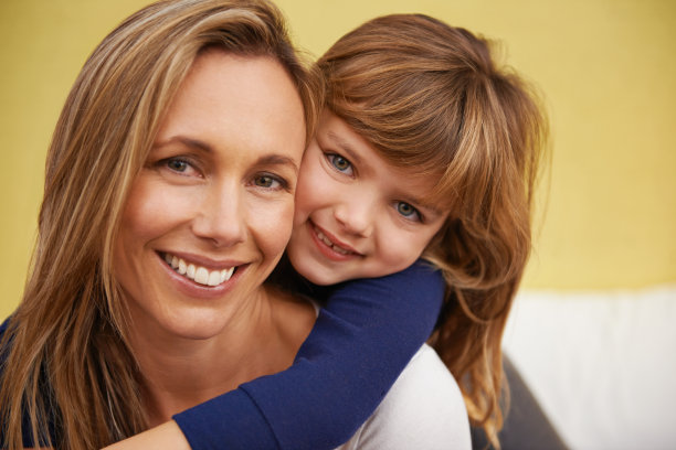 她非常爱她的妈妈图片下载