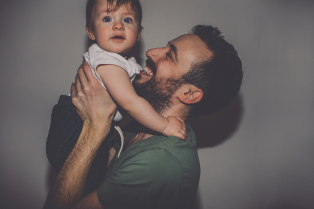 宝宝和爸爸图片下载