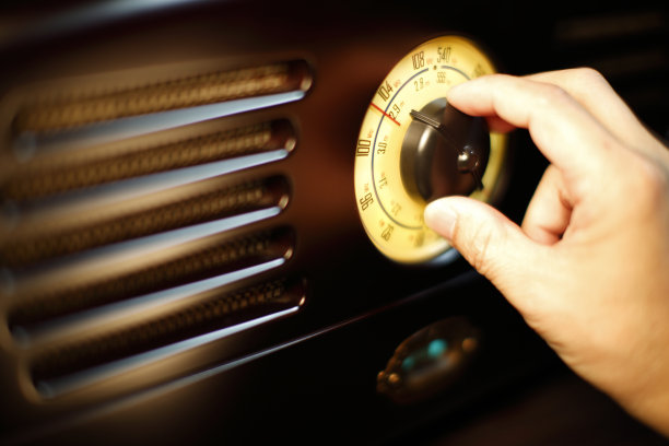 手调谐fm复古收音机旋钮图片下载