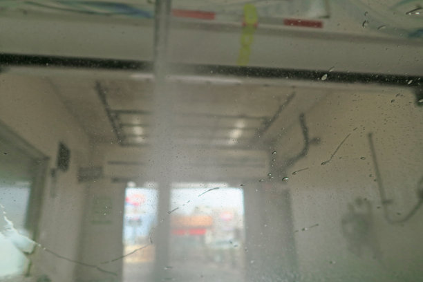 内部的洗车-斑点免费冲洗循环图片下载