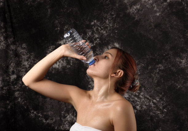 女人的饮用水图片下载