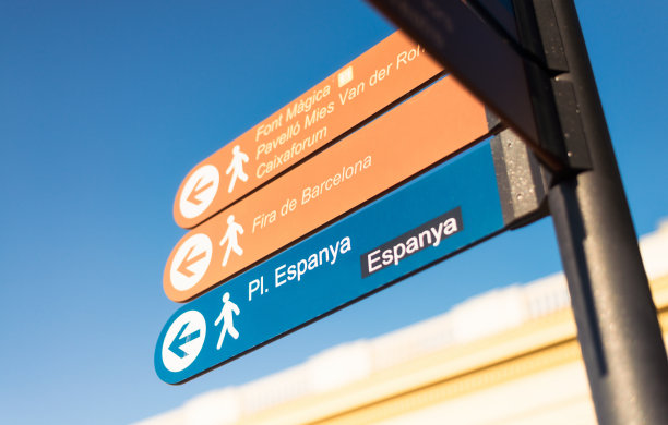 巴塞罗那的行人标志图片下载
