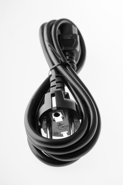 欧洲230伏电力电缆隔离在白色背景图片下载