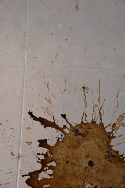 咖啡洒在地板上图片下载